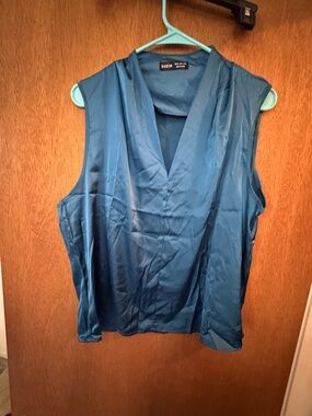 SHEIN Teal V-Neck Sleeveless Satin Camisole